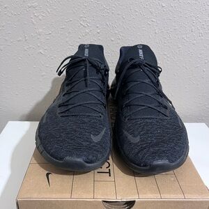 Nike Men's Black Knit Sneakers